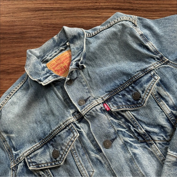 Levi’s Trucker Jacket Light Wash Denim Men’s Size Medium 100% Cotton - Picture 1 of 10